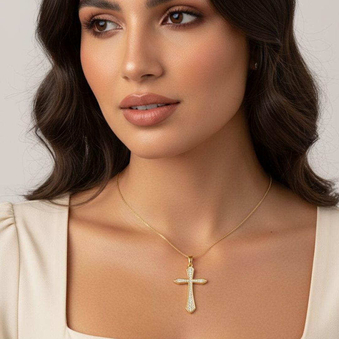 Colar Crucifixo Cravejado Banhado em Ouro 18k