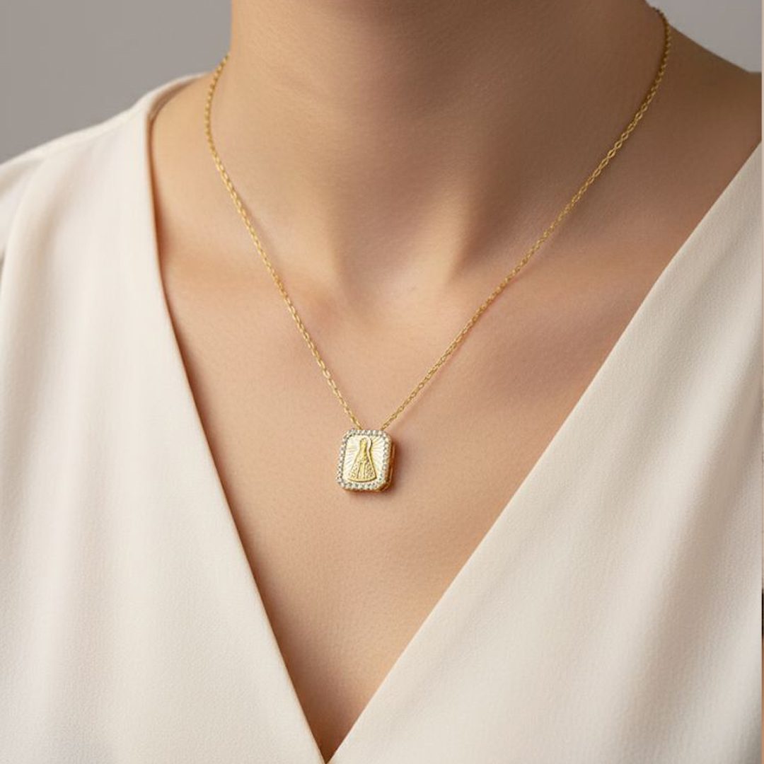 Colar NS Cravejado Banhado em Ouro 18k