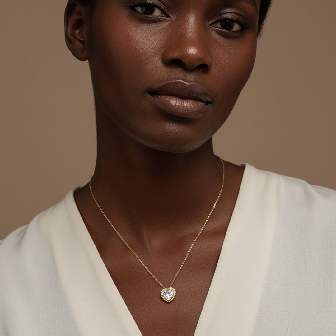 Colar Coração Cravejado Banhado em Ouro 18k