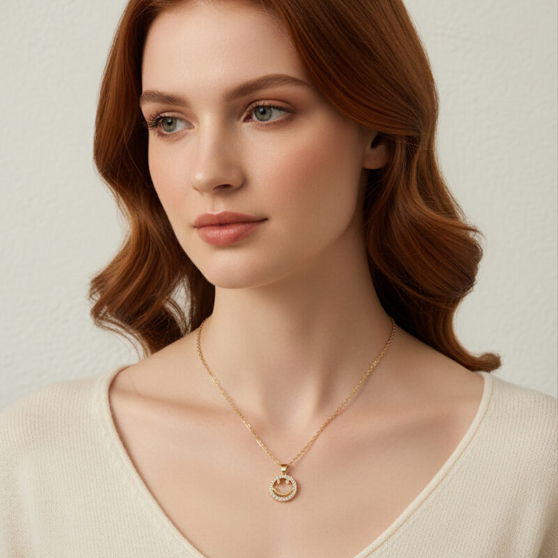 Colar Smile Cravejado Banhado em Ouro 18k