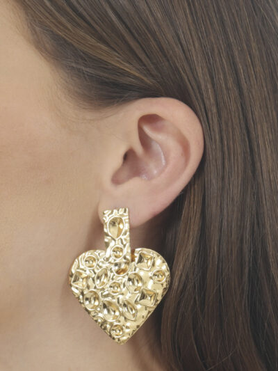 Brinco de Coração Martelado G Banhado em Ouro 18K