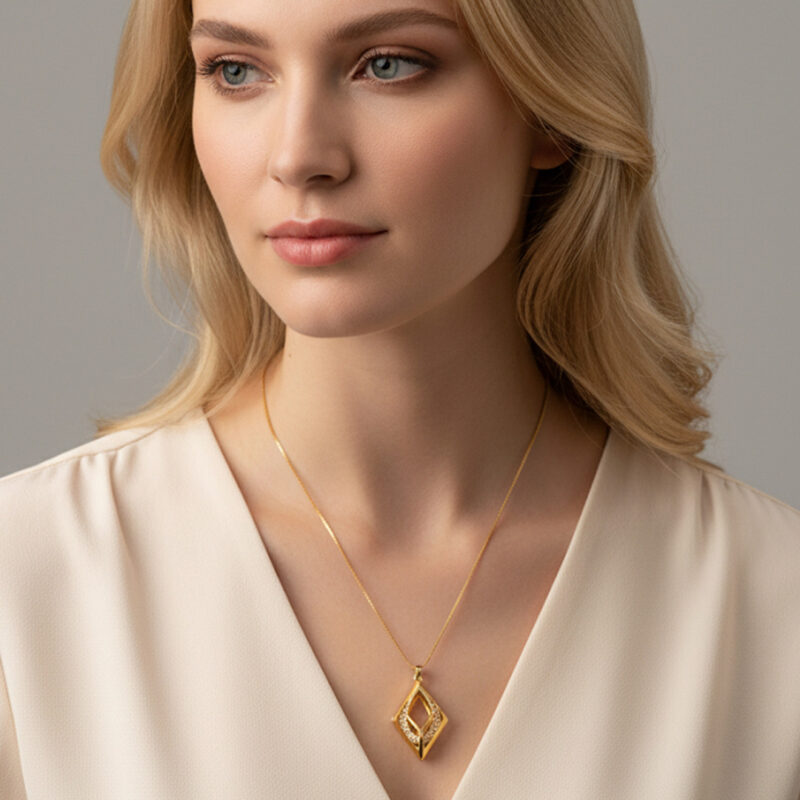 Colar Longo Triangulo com Zircônia Banhado em Ouro 18K