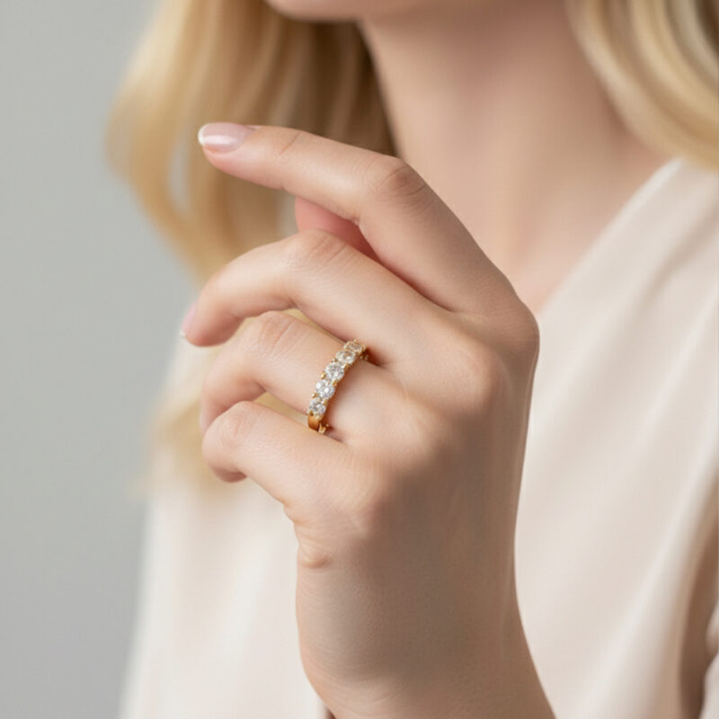 Anel Meio Trabalhado Cravejado Banhado em Ouro 18k