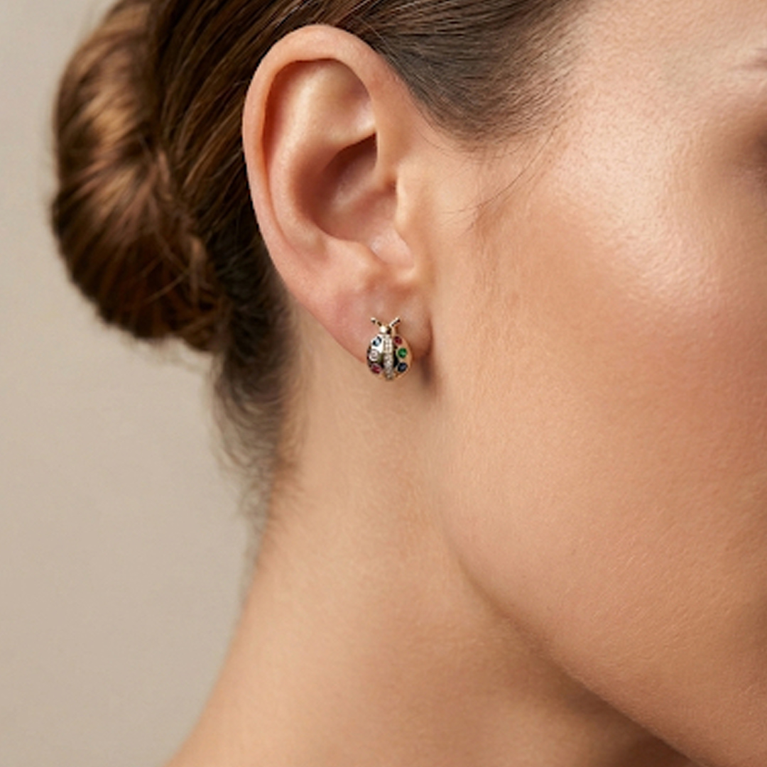 Brinco Joaninha Cravejado Banhado em Ouro 18k