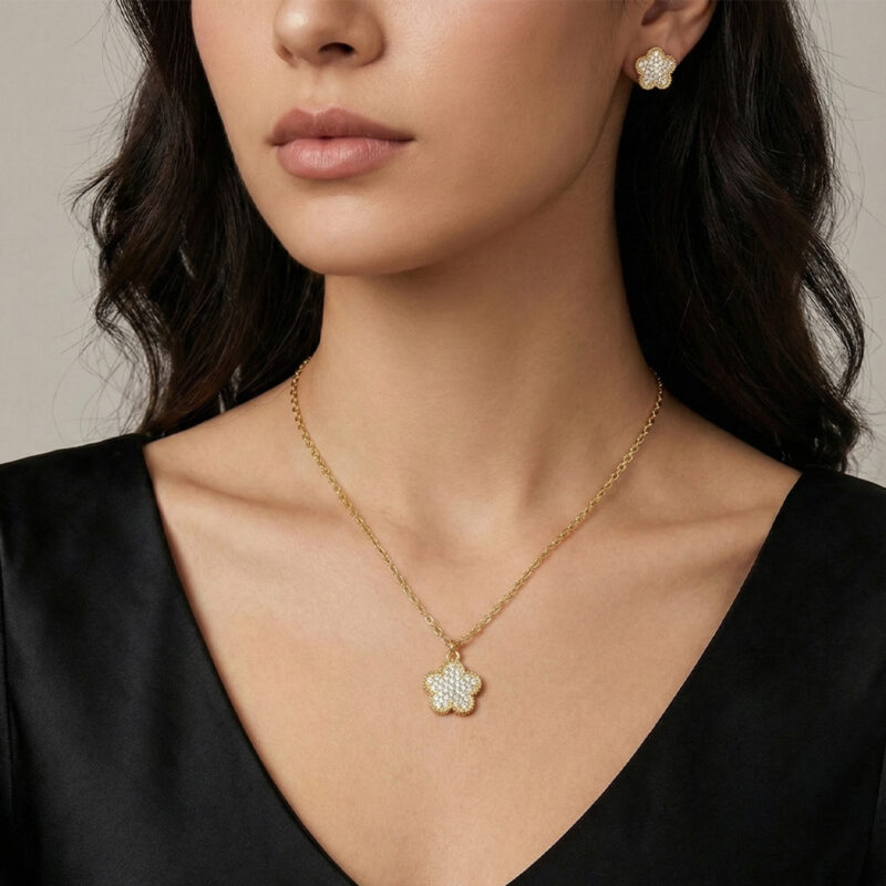 Conjunto Flor Delicada Cravejado Banhado em Ouro 18k