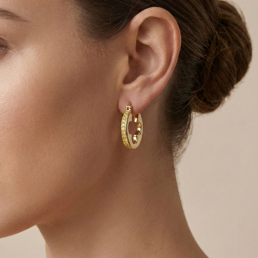 Brinco Argola Trevo Vazado Cravejado Banhado em Ouro 18k