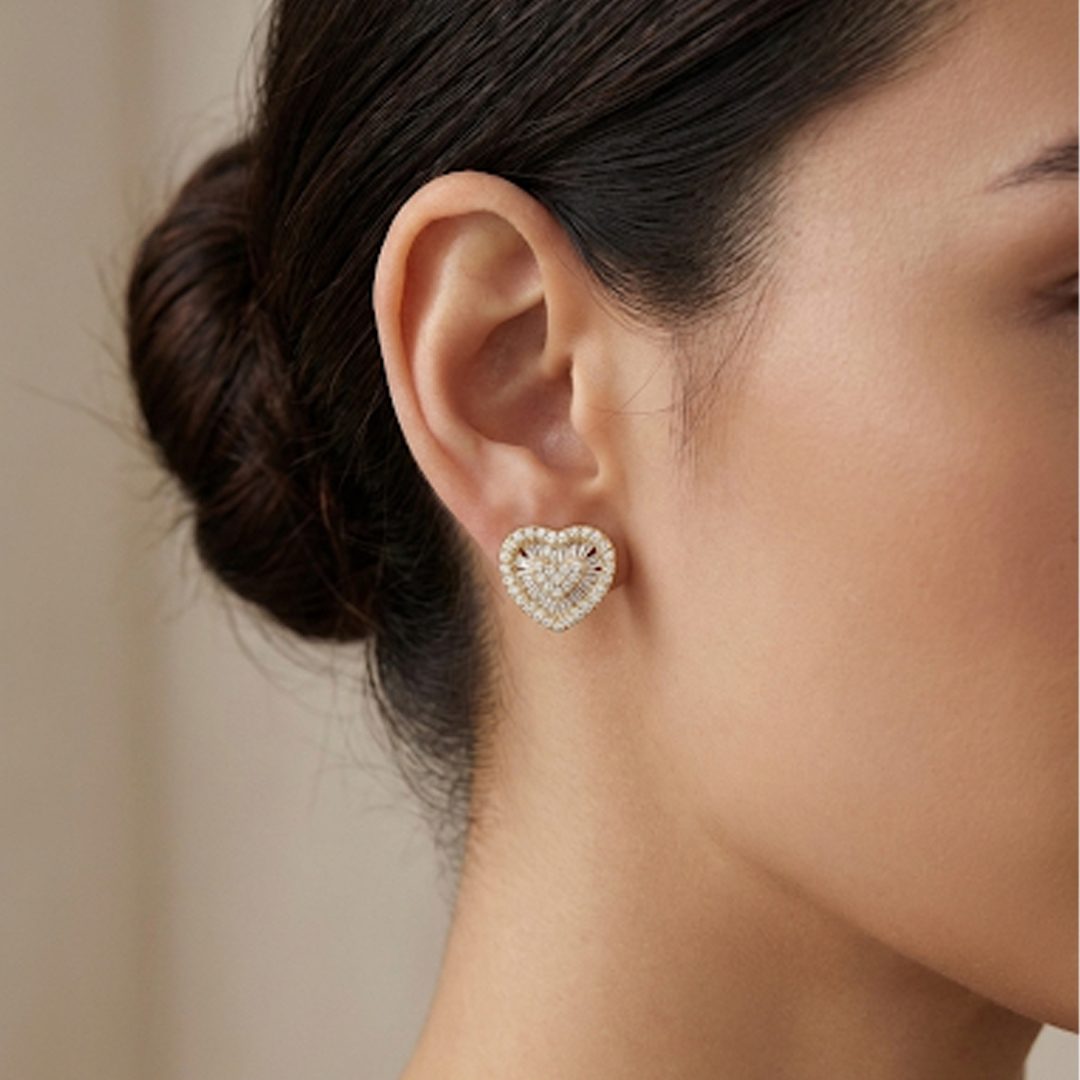 Brinco Coração Trabalhado Cravejado Banhado em Ouro 18k