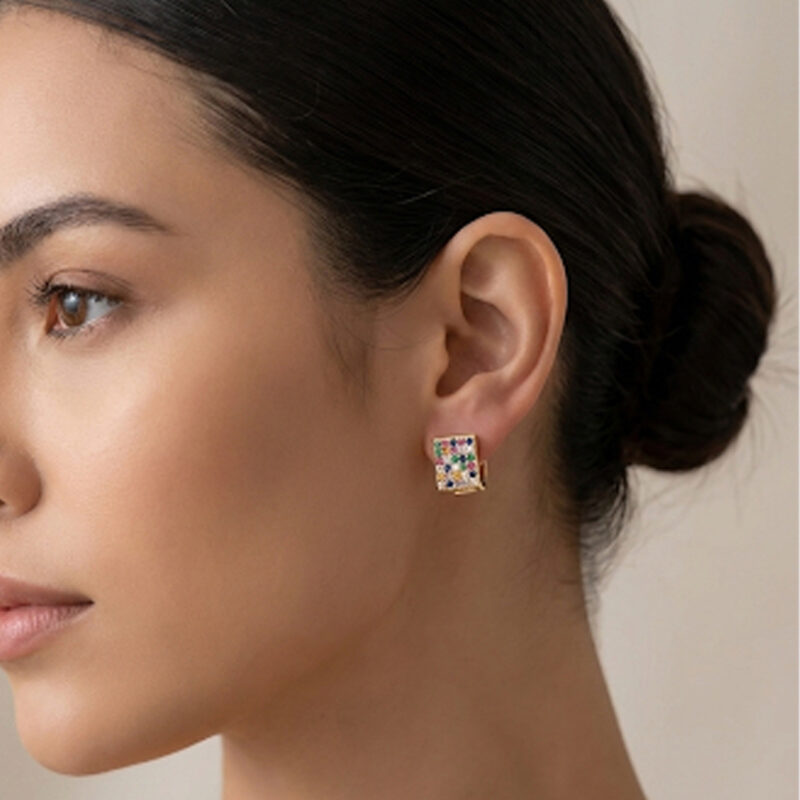 Brinco Quadrado Click Cravejado Banhado em Ouro 18k