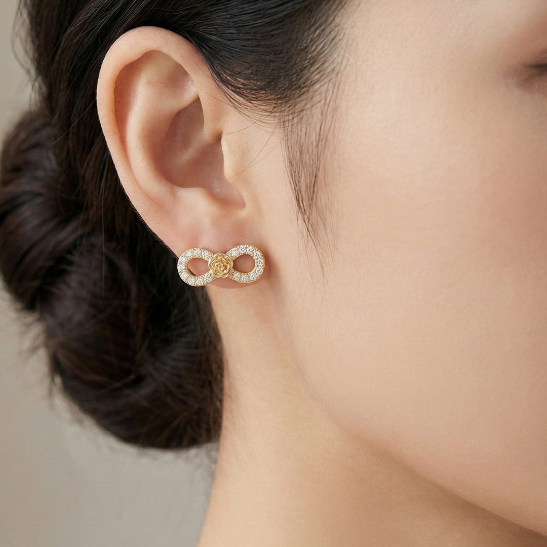 Brinco Laço/Flor Cravejado Banhado em Ouro 18k