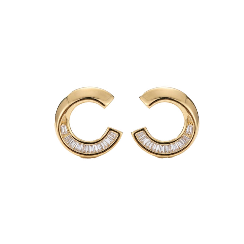 Brinco Meia Argola Cravejado Banhado  em Ouro 18k