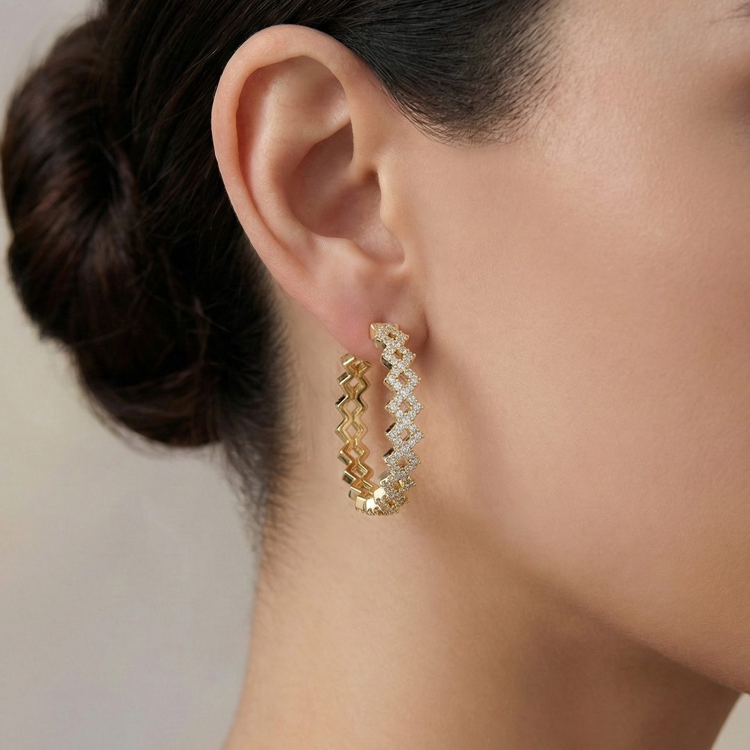 Brinco Argola Hexagonal Cravejada Banhado em Ouro 18k