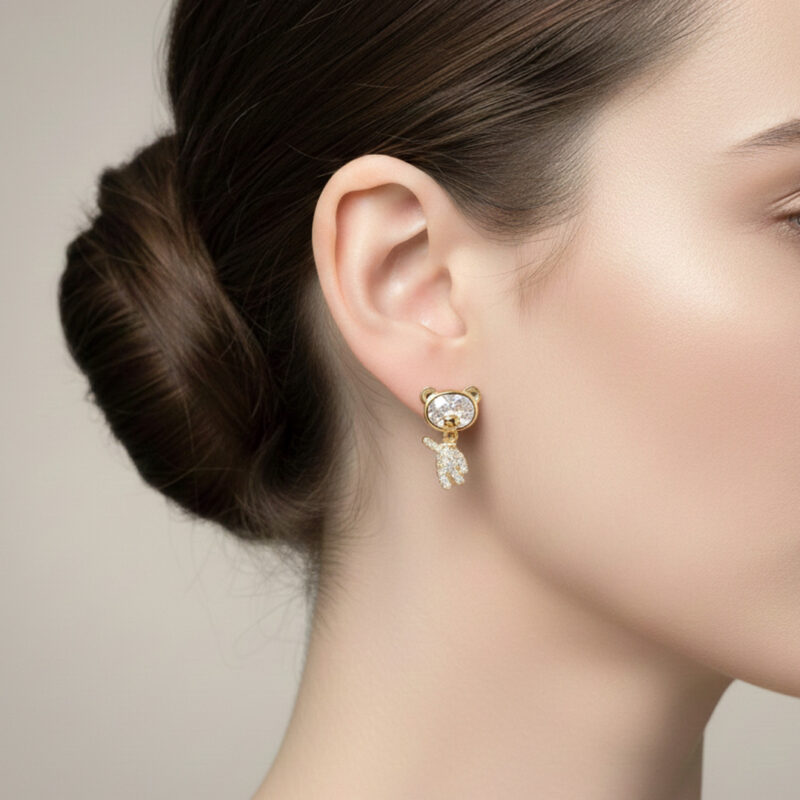 Brinco Ursinho Trabalhado Cravejado Banhado em Ouro 18k