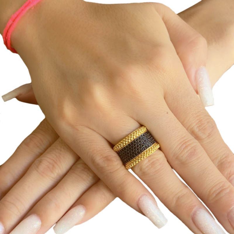 Anel Ca Largo com Zircônia Negra Cravejado banhado em Ouro 18K