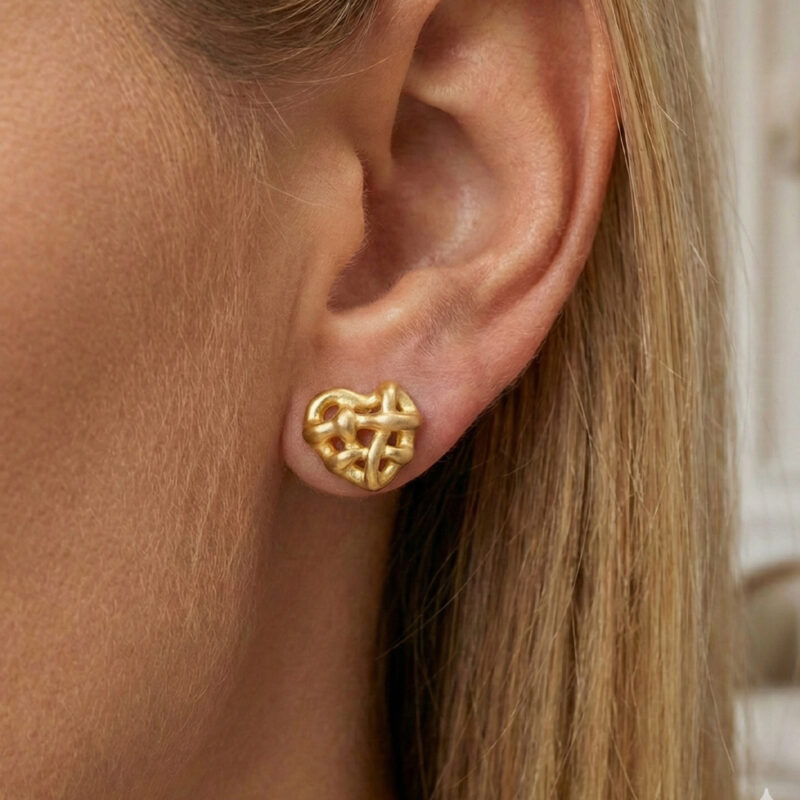 Brinco Coração Trabalhada em Aço