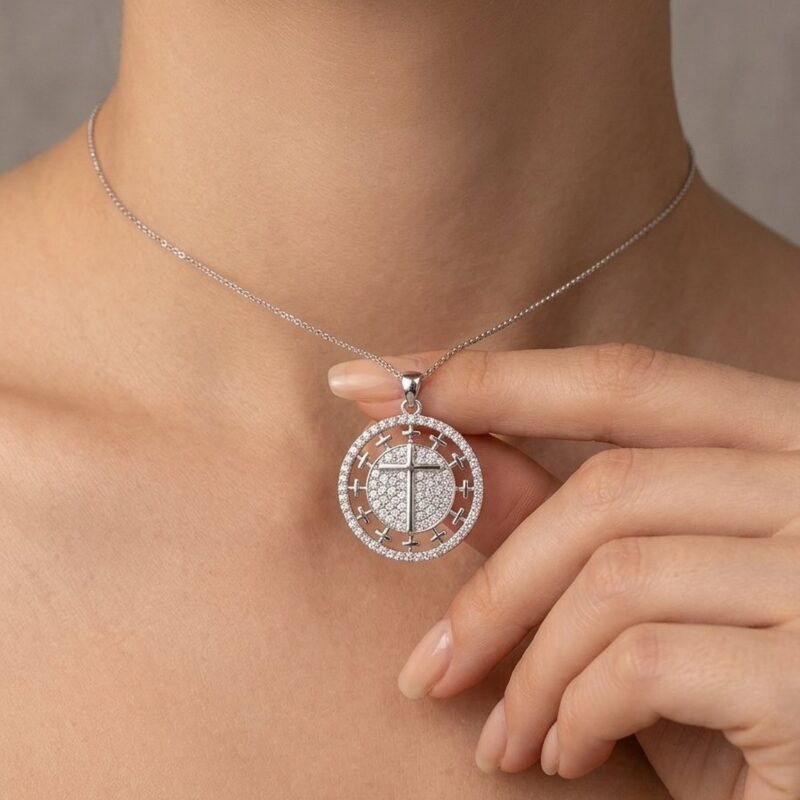 Colar Mandala Crucifixo Cravejada Banhado em Ouro 18K