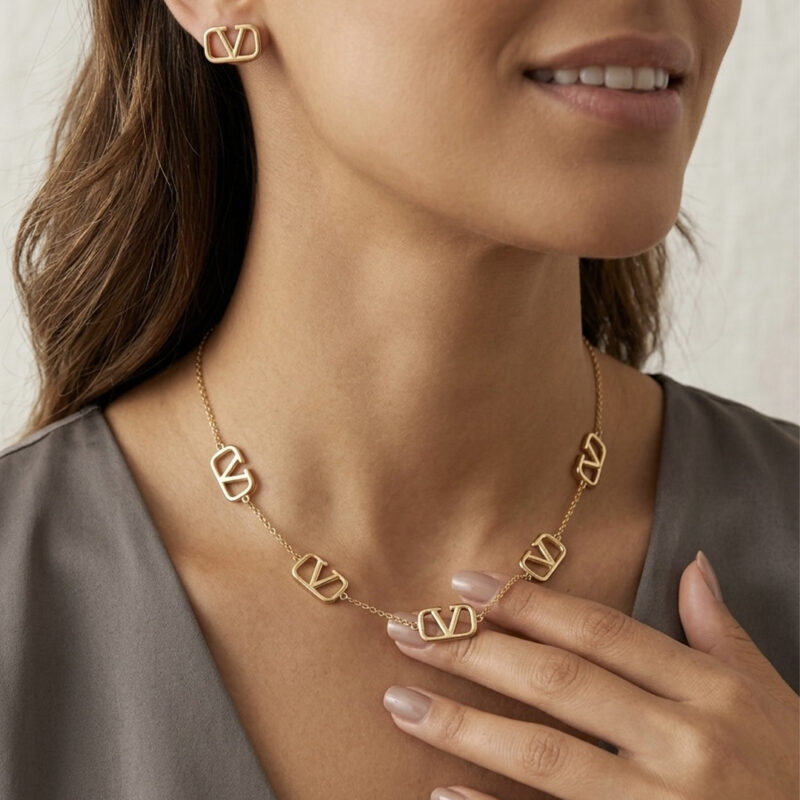 Conjunto V Banhado em Ouro 18k