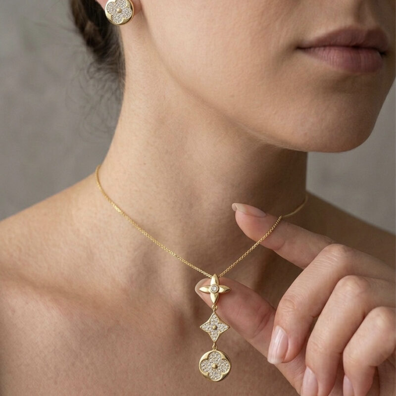 Conjunto Trevo Gravatinha Banhado em Ouro 18k