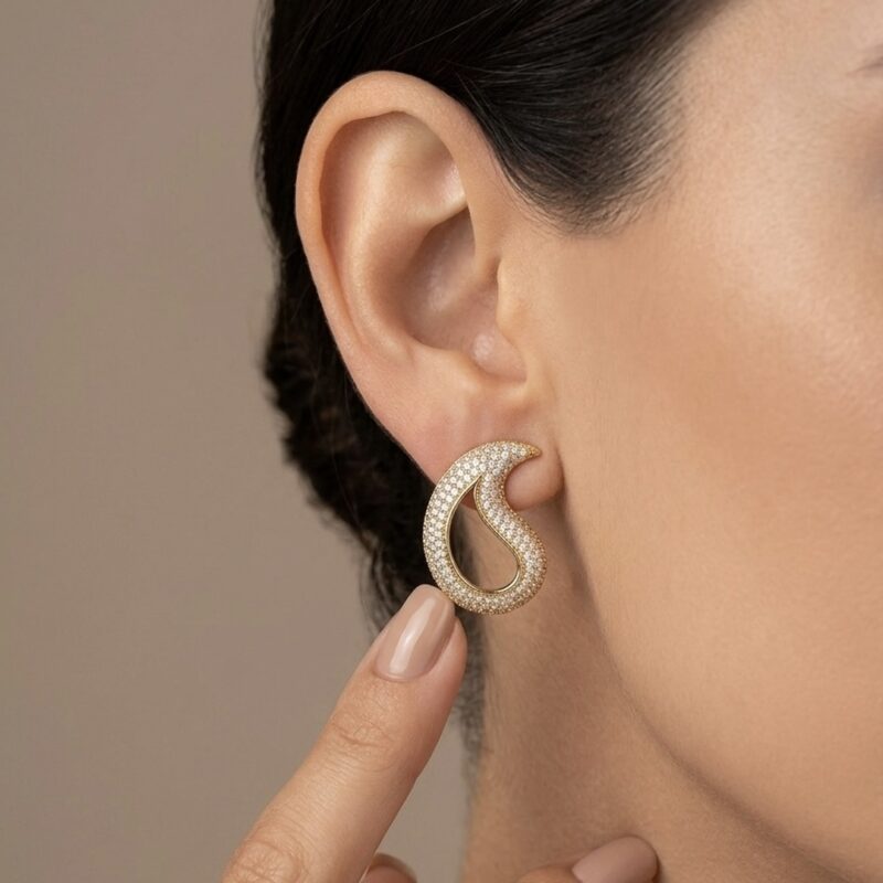 Brinco Gota Vazada Cravejado Banhado em Ouro 18k