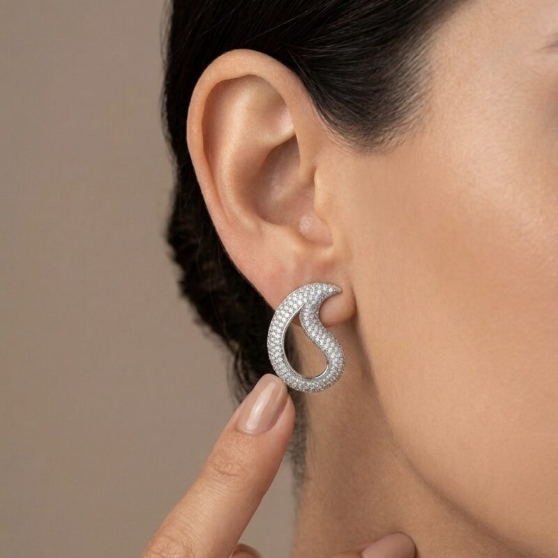 Brinco Gota Vazada Cravejado Banhado em Ouro 18k