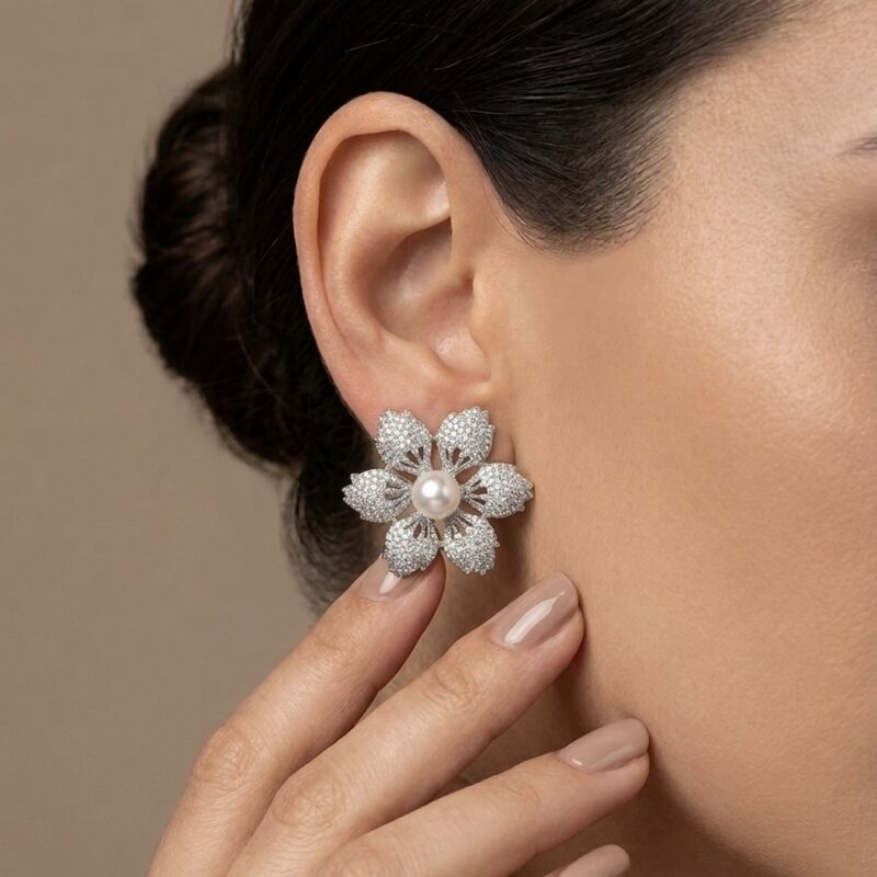 Brinco  Flor Com Pérola Cravejado Banhado em Ouro 18k