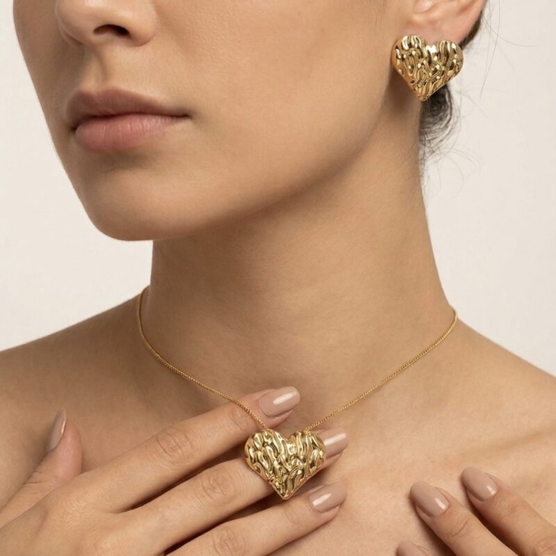 Conjunto Coração Trabalhado Banhado em Ouro 18k