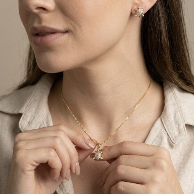 Conjunto Tartaruga Cravejado Banhado em Ouro 18K