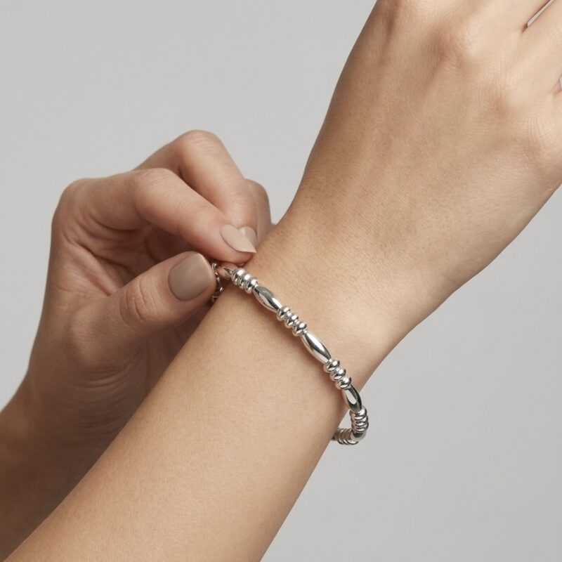 Bracelete Trabalhado em Aço