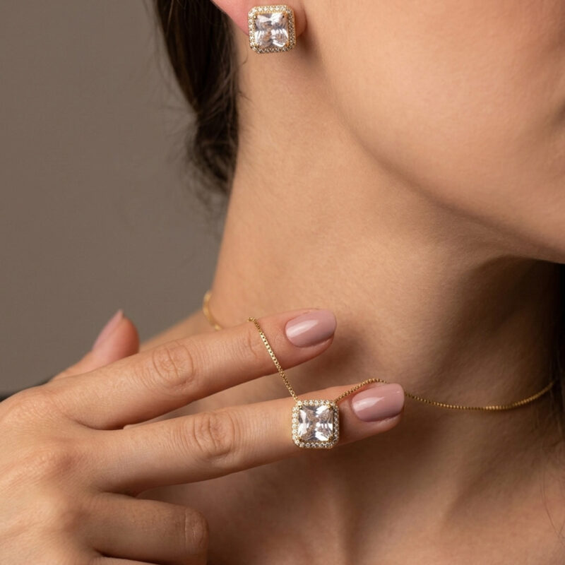 Conjunto Quadrado Trabalhado Cravejado Banhado em Ouro 18k
