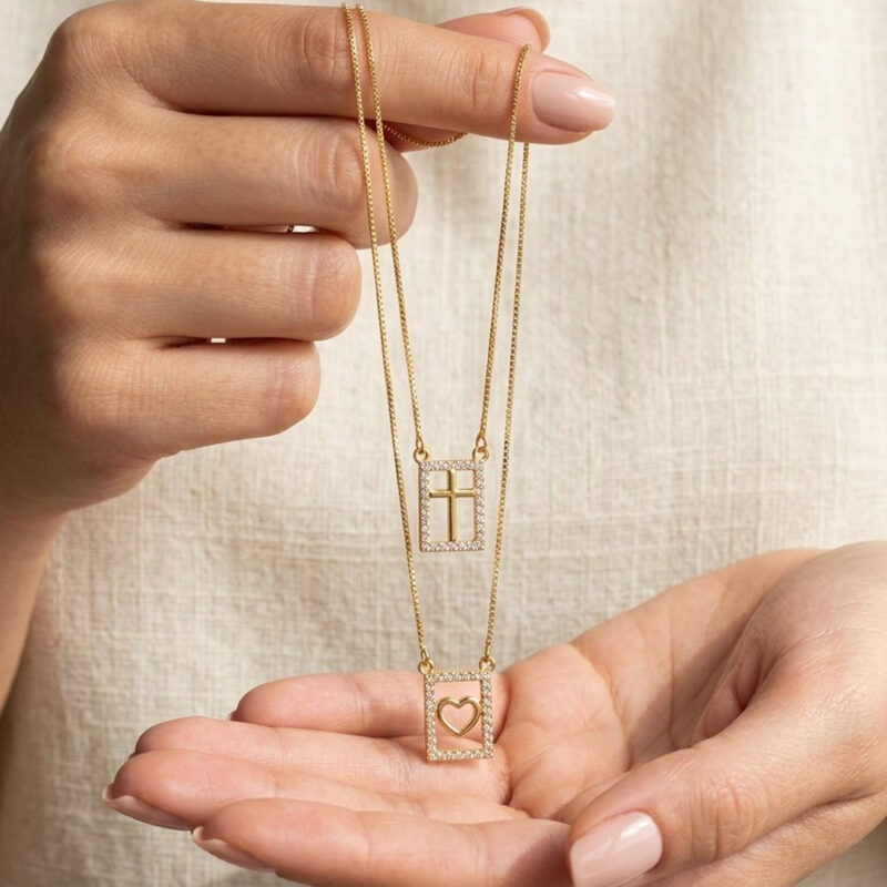 Escapulário Crucifixo/Coraçao Cravejado Banhado em Ouro 18k