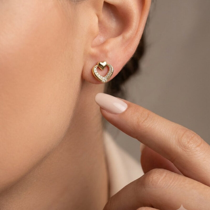 Brinco Coração Vazado  Cravejado Banhado em Ouro 18k