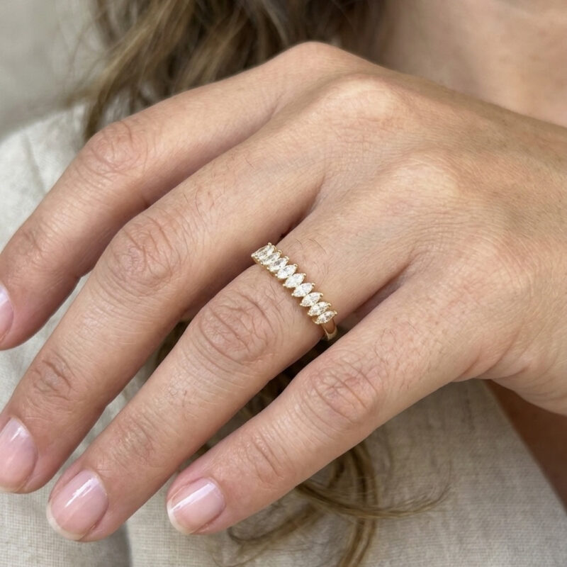 Anel Meio Hexagonal Cravejado Banhado em Ouro 18k