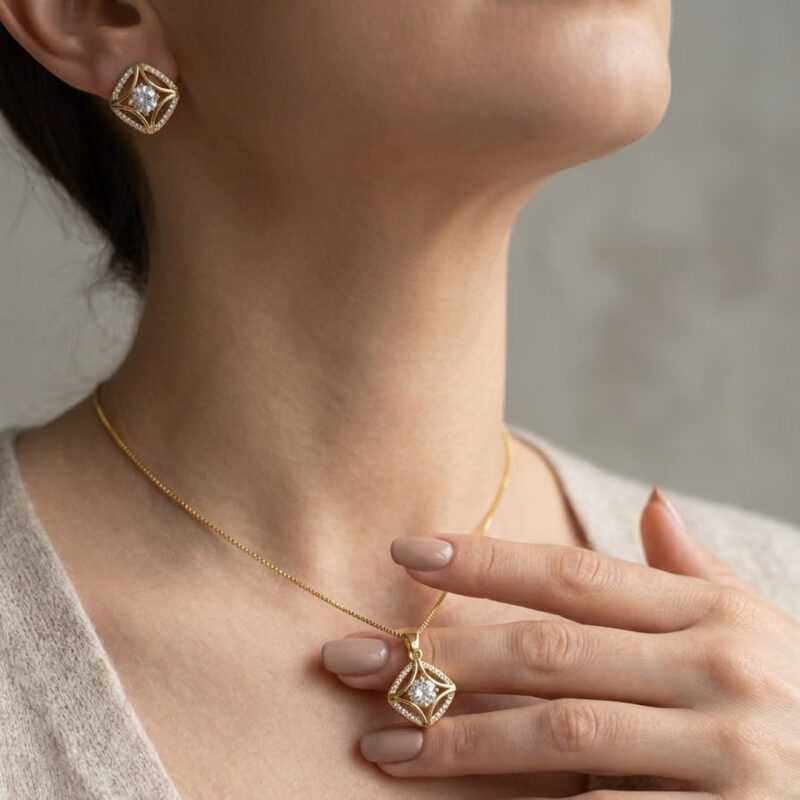 Conjunto Quadrado Vazado Trabalhado Cravejado Banhado em Ouro 18k