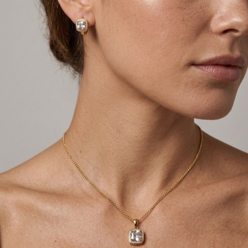 Conjunto Quadrado Trabalhado Cravejado Banhado em Ouro 18k