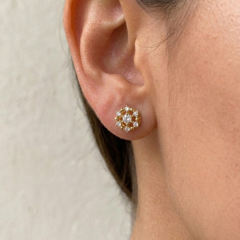 Brinco Mandala Flor Ponto de Luz Cravejado Banhado em Ouro 18k