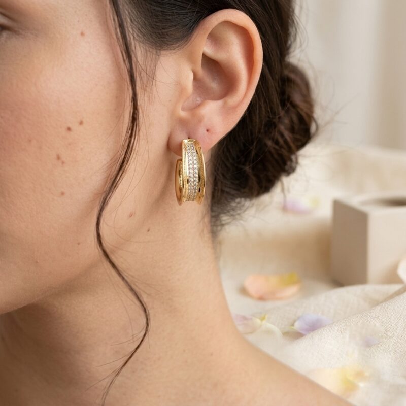 Brinco argola trabalhado cravejado banhado ouro 18k premium