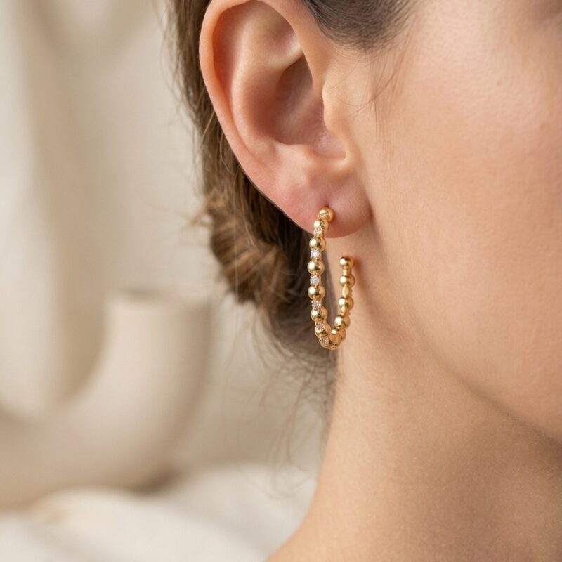 Brinco argola riviera esfera cravejado banhado ouro 18k, design premium com cristais