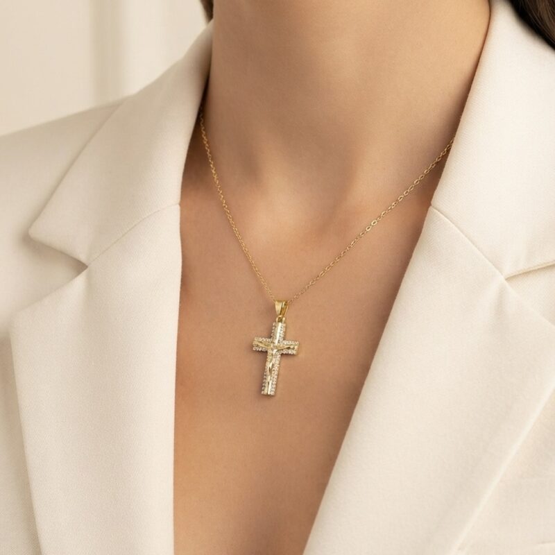 Choker crucifixo cravejado em aço ajustável 35cm a 40cm