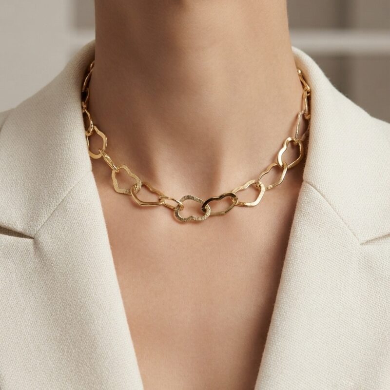 Choker coração vazado banhado ouro 18k premium