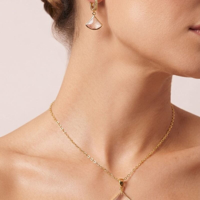 Conjunto triângulo cravejado banhado ouro 18k premium atacado com colar e brinco
