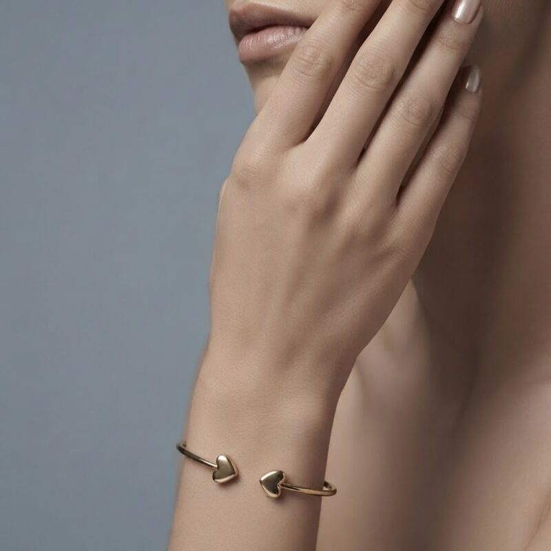 Bracelete com pontas em formato de coração banhado a ouro 18k premium atacado