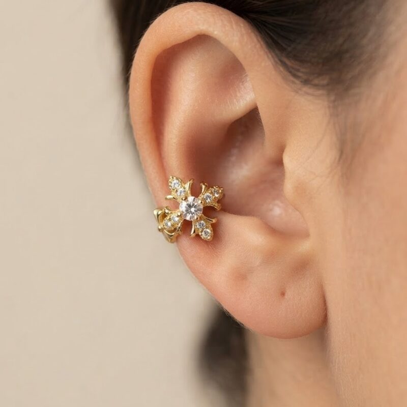 Piercing flor trabalhada cravejado banhado em ouro 18k