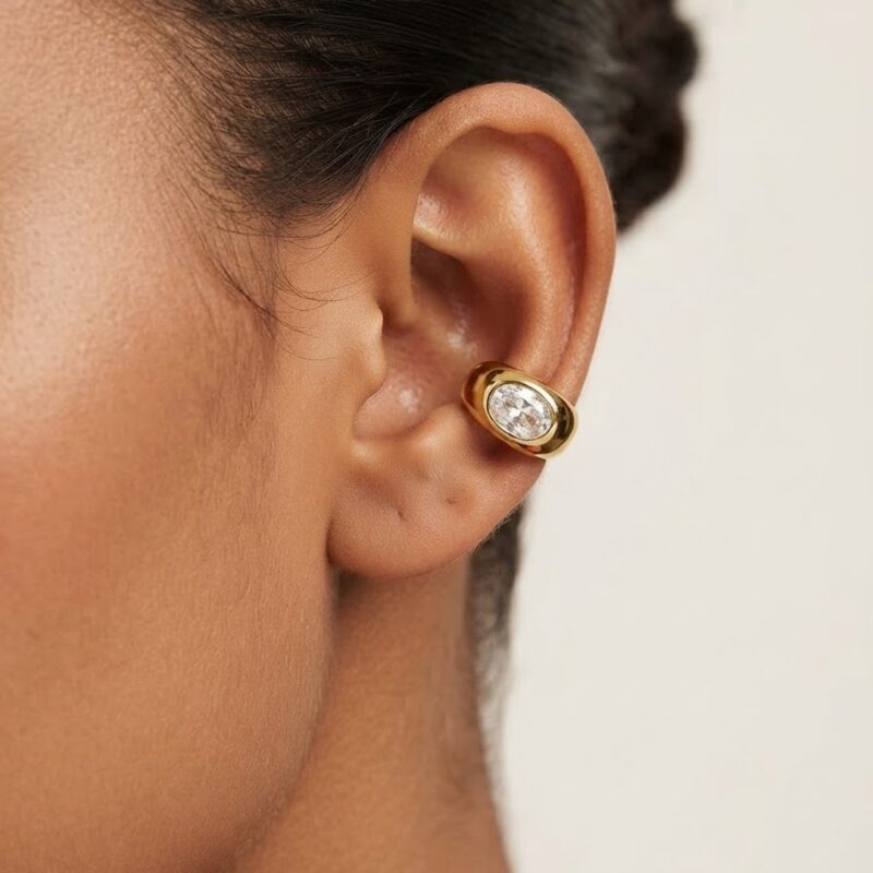 Piercing meio oval cravejado banhado em ouro 18k premium atacado