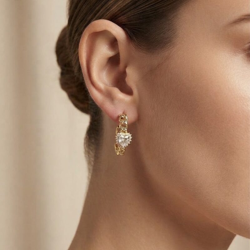 Brinco meia argola cartier coração ouro 18k cravejado banhado