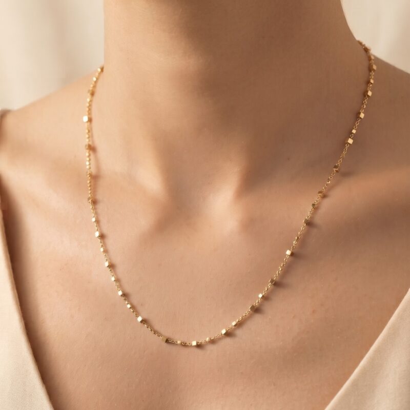 Colar banhado ouro 18k cubinhos delicados cravejados 63cm