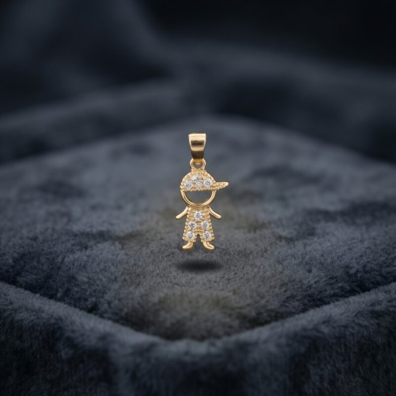 Pingente menino cravejado banhado em ouro 18k, peça infantil premium para atacado