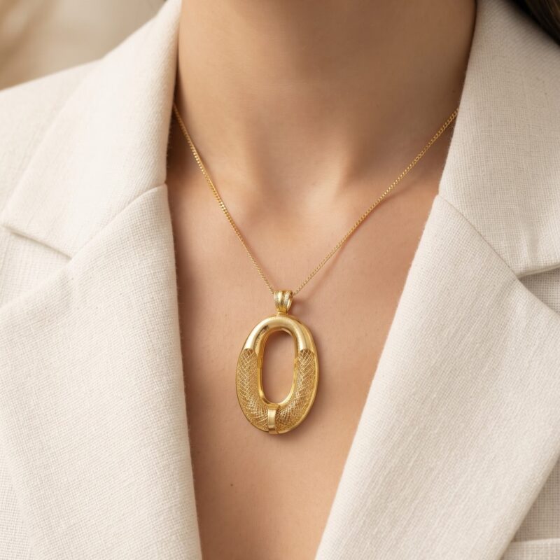 Colar longo oval com zircônia banhado em ouro 18K premium