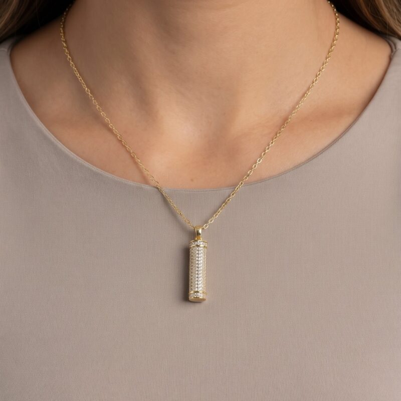 Colar ouro 18k cravejado com acabamento trabalhado